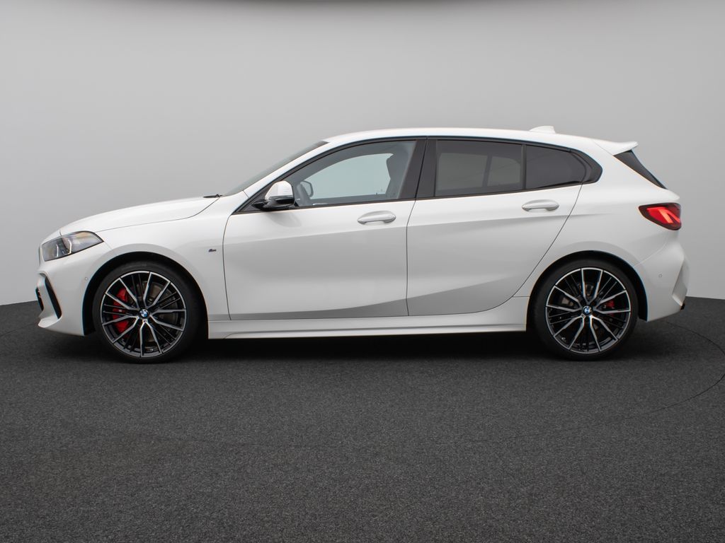 BMW 120 2022