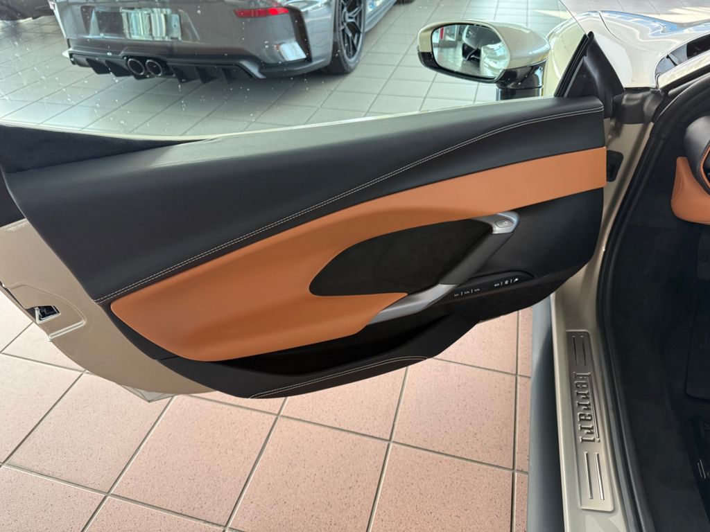 Ferrari 296 GTS 2024