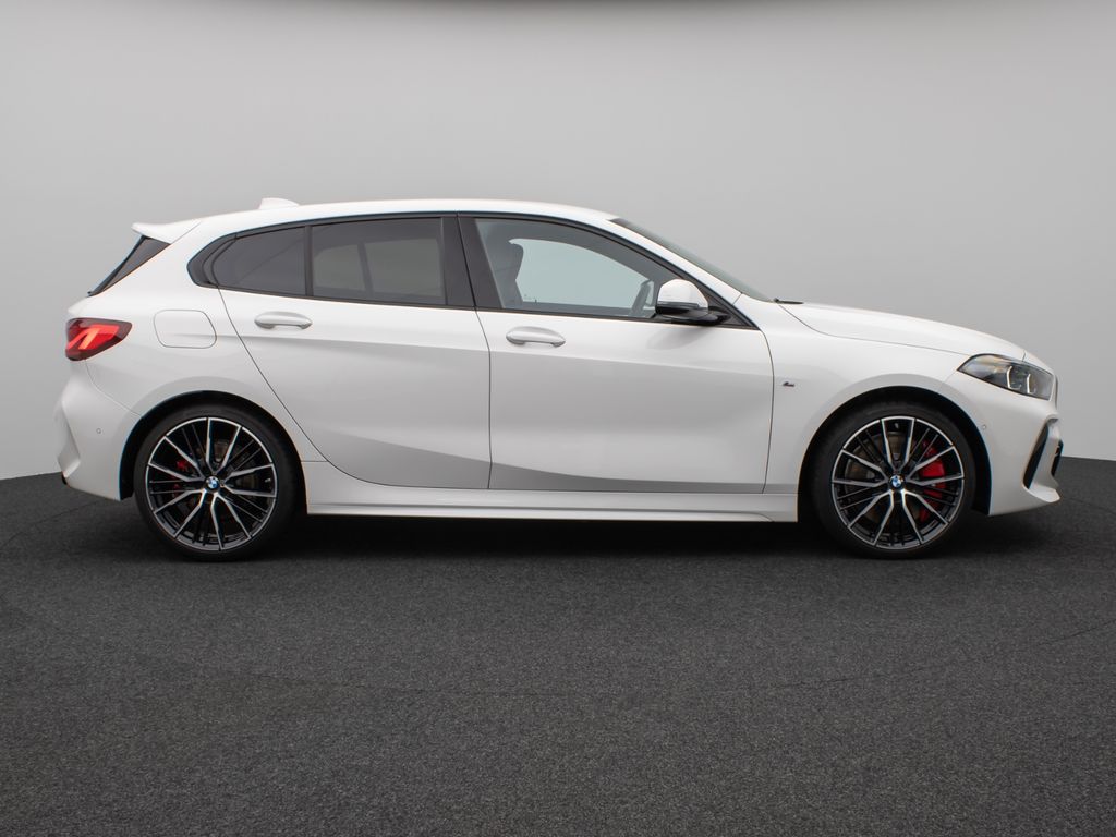 BMW 120 2022