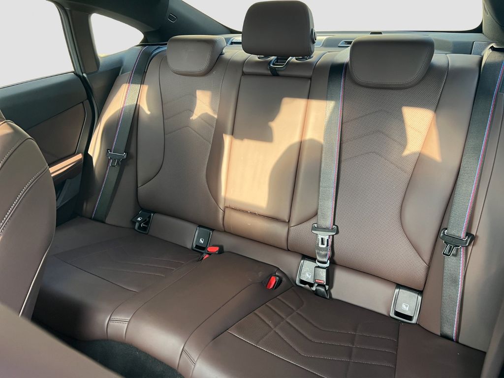 BMW 220 2025