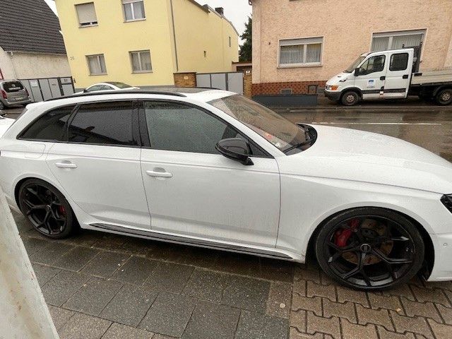Audi RS4 2024