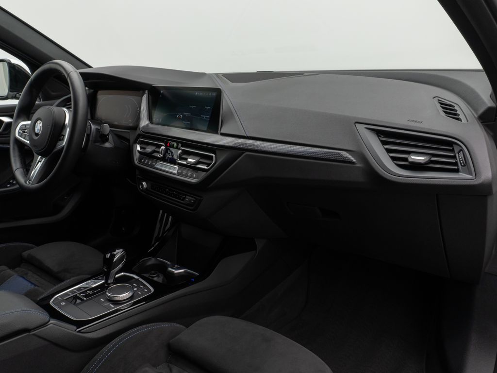BMW 120 2022
