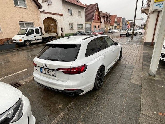 Audi RS4 2024