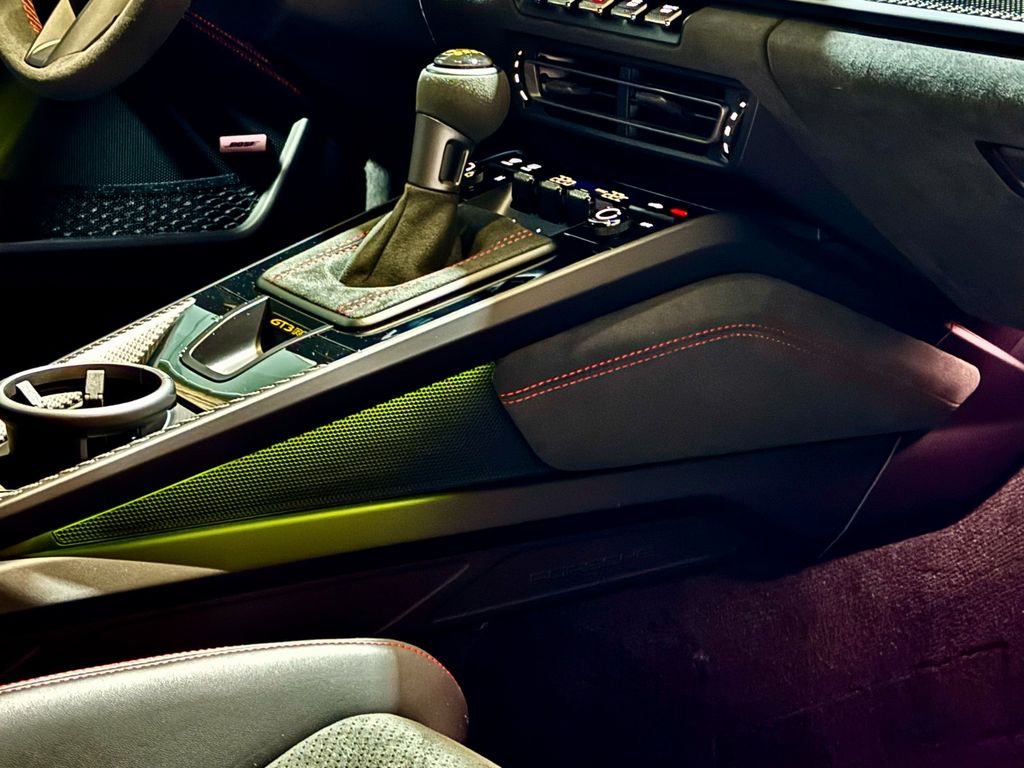 Porsche 992 2025