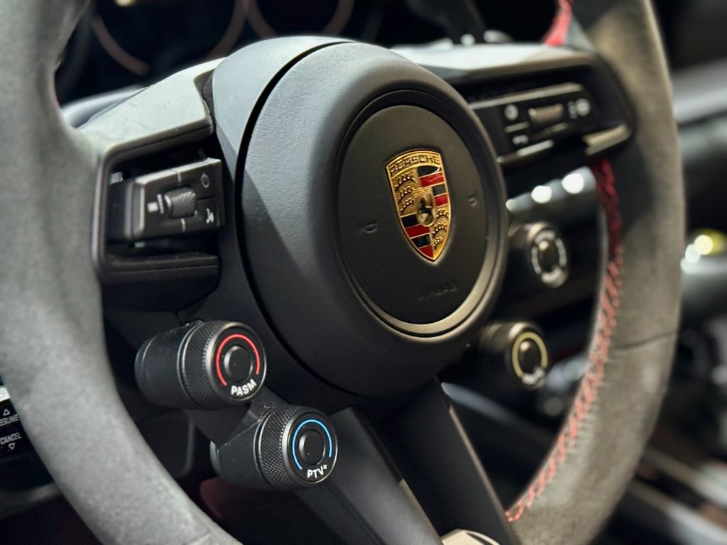 Porsche 992 2025