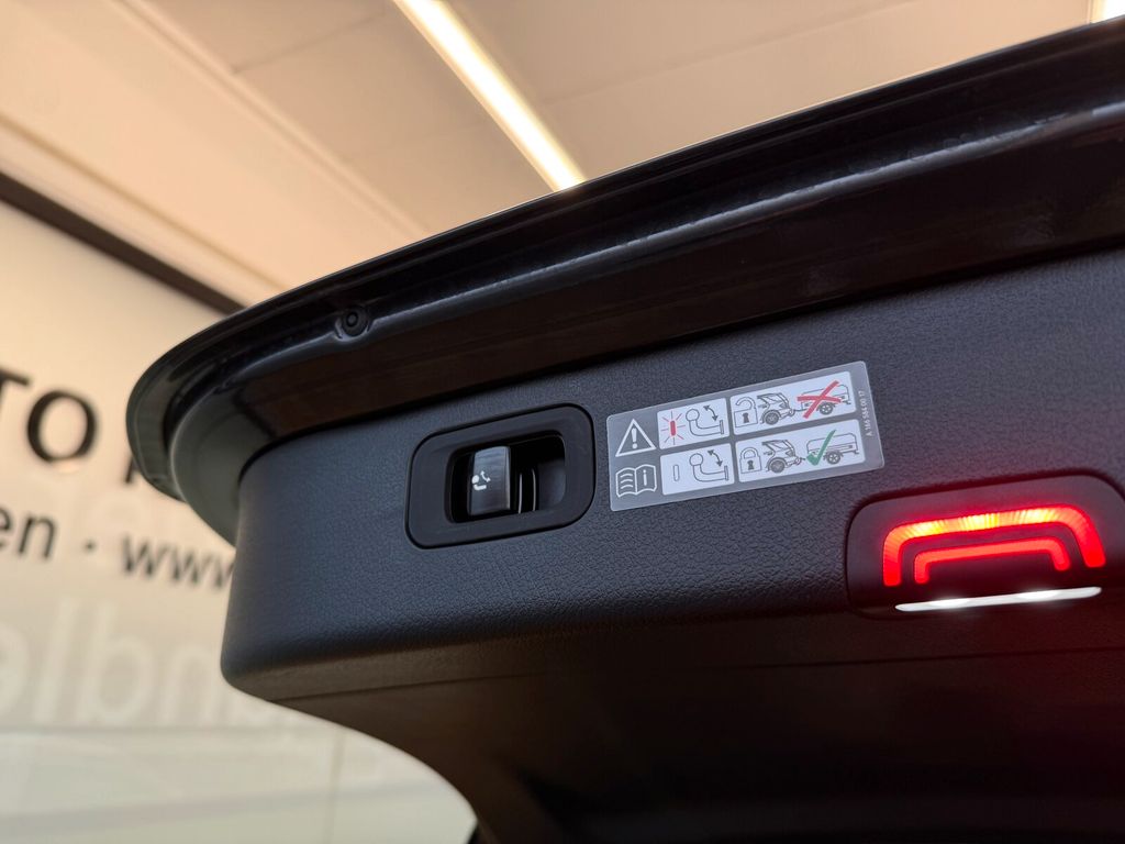 Mercedes-Benz C 300 2025