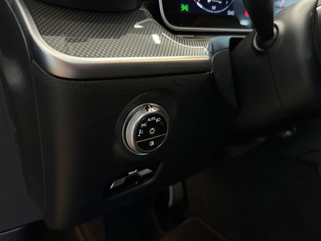 Mercedes-Benz C 300 2025