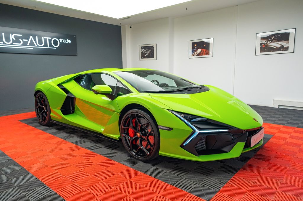 Lamborghini Revuelto