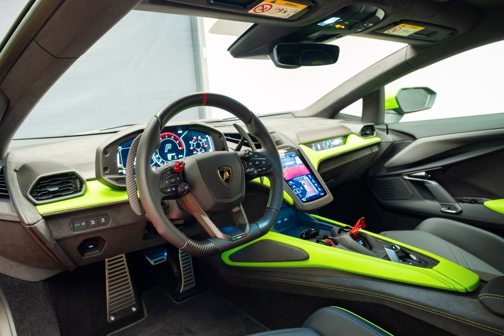 Lamborghini Revuelto