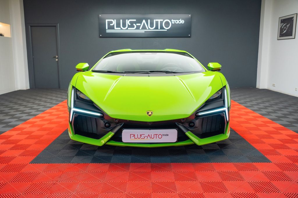 Lamborghini Revuelto