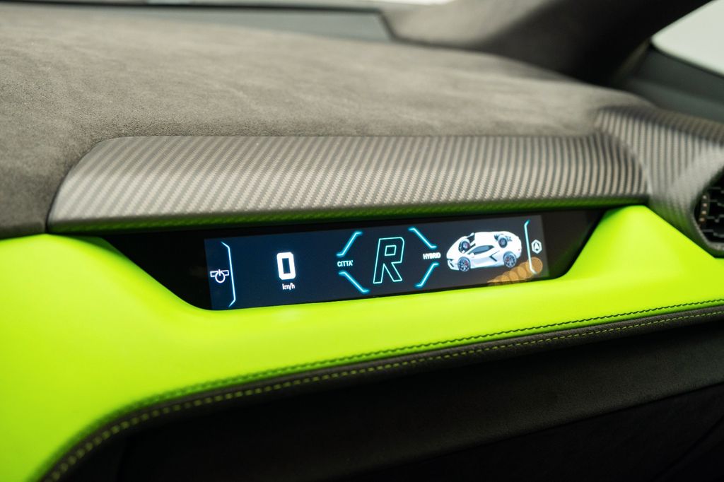 Lamborghini Revuelto