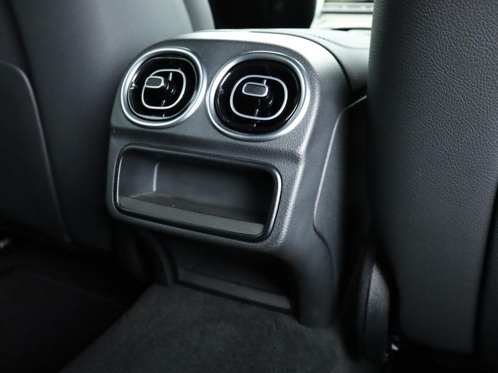 Mercedes-Benz C 300 2025