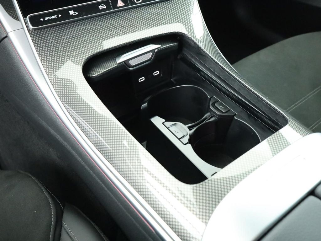 Mercedes-Benz C 300 2025