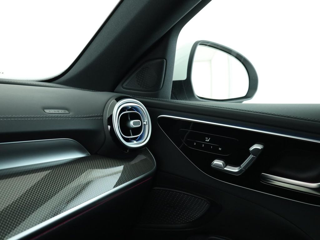 Mercedes-Benz C 300 2025