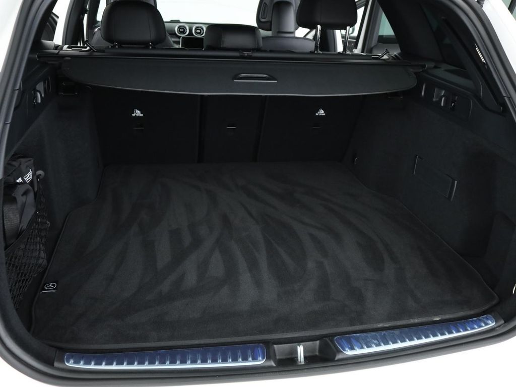 Mercedes-Benz C 300 2025