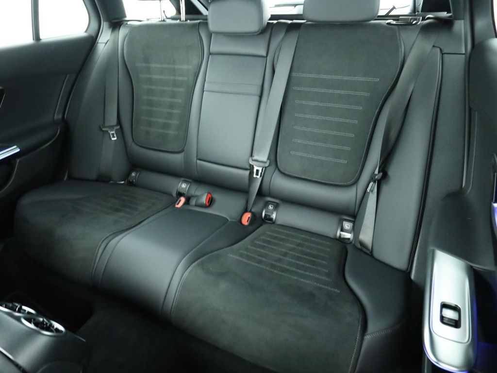 Mercedes-Benz C 300 2025