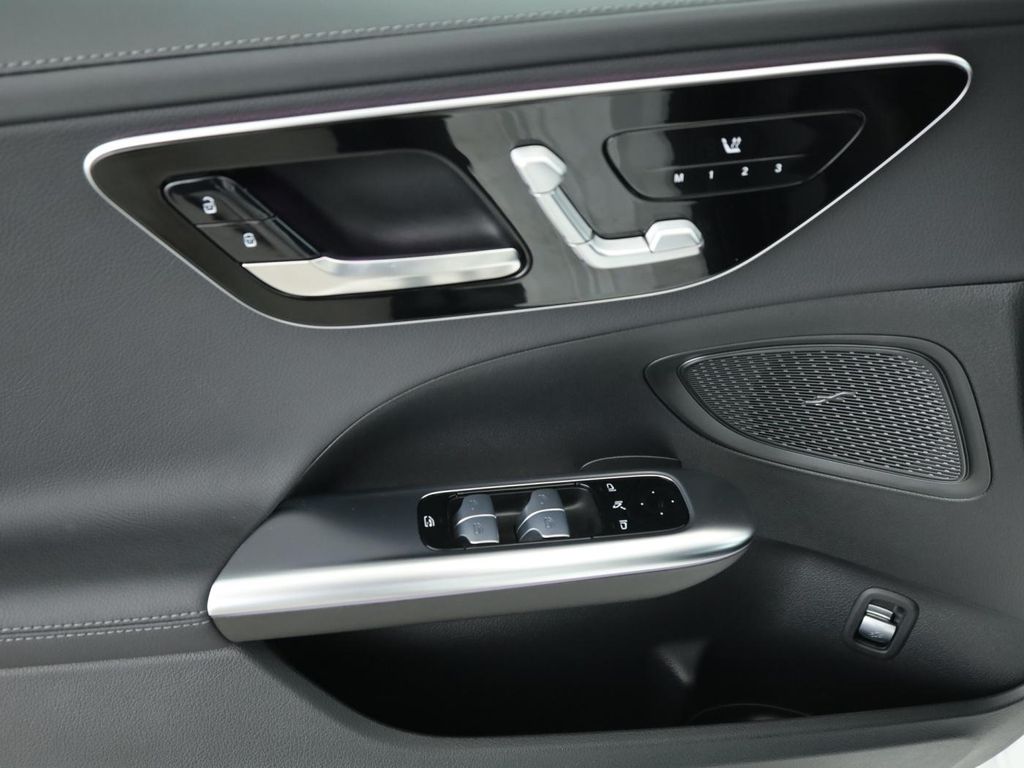 Mercedes-Benz C 300 2025