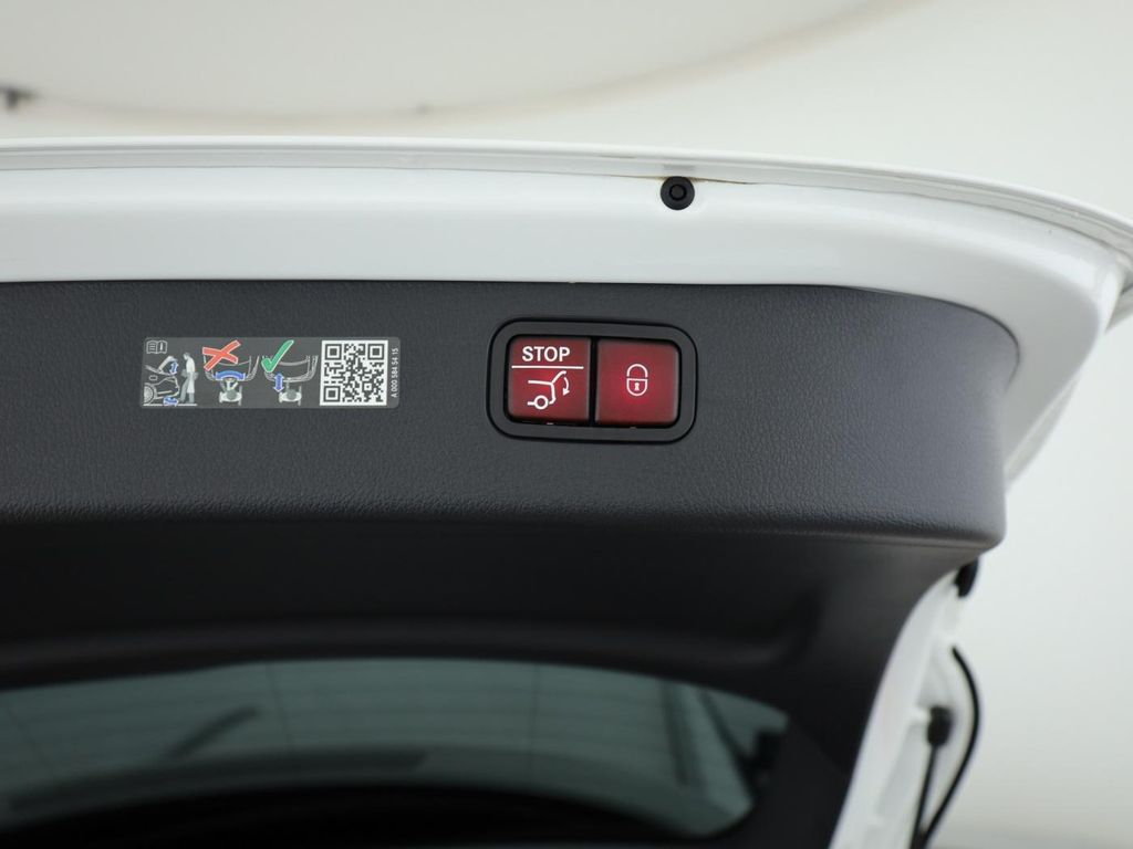 Mercedes-Benz C 300 2025