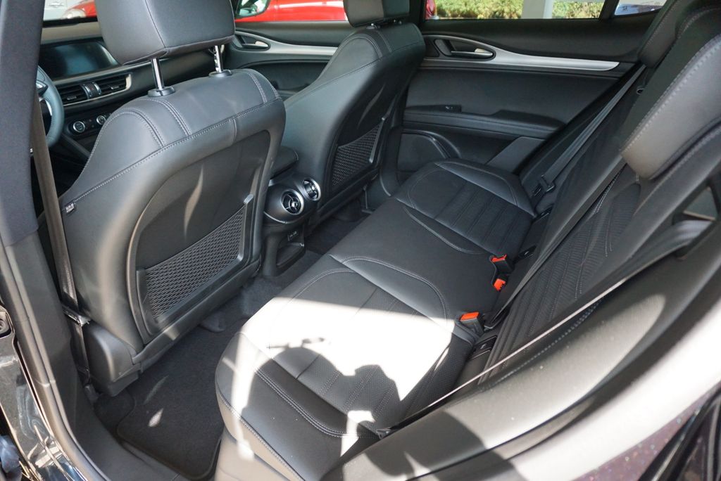 Alfa Romeo Stelvio 2025