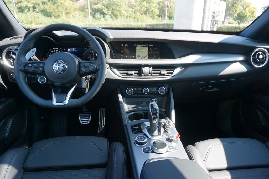 Alfa Romeo Stelvio 2025