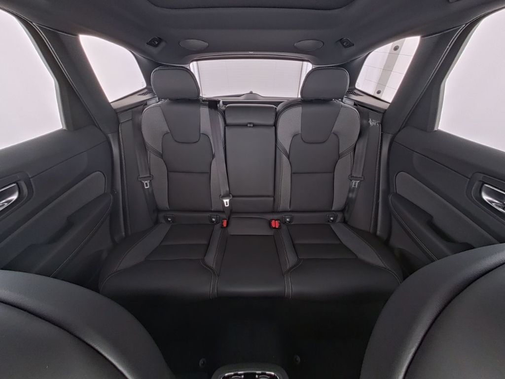 Volvo XC60 2025