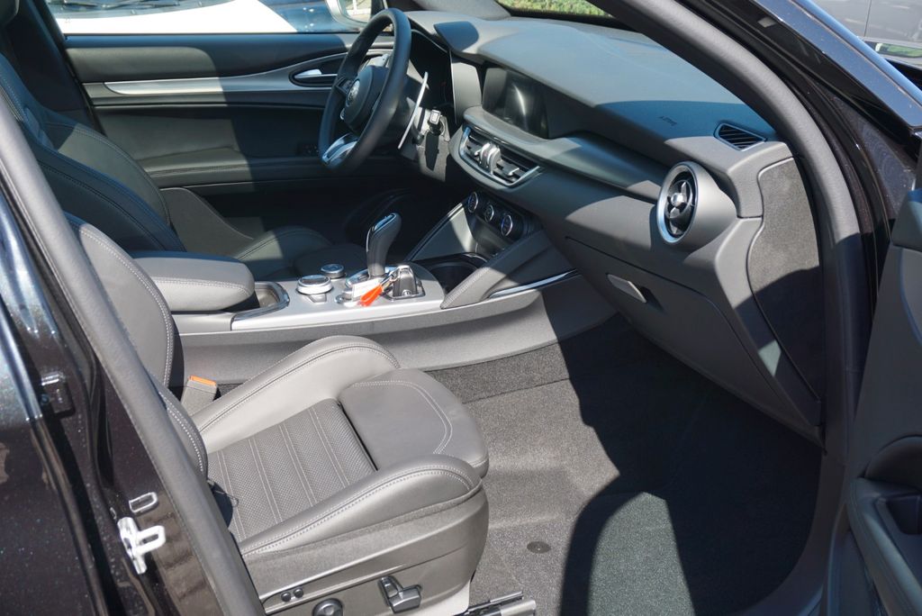 Alfa Romeo Stelvio 2025