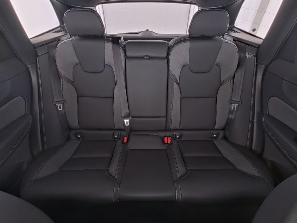 Volvo XC60 2025