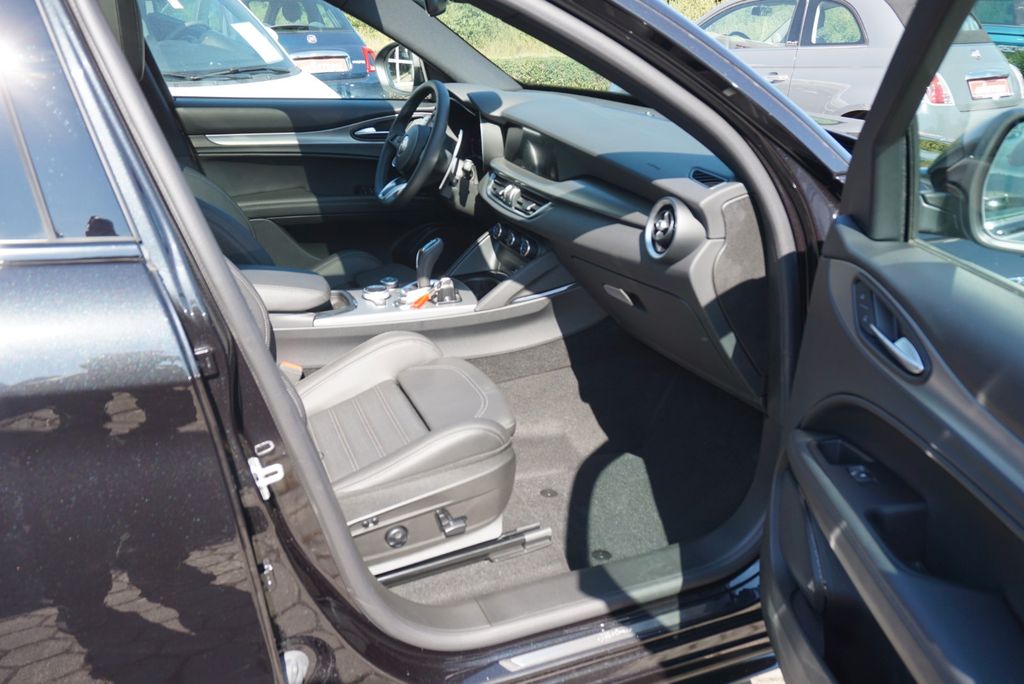 Alfa Romeo Stelvio 2025