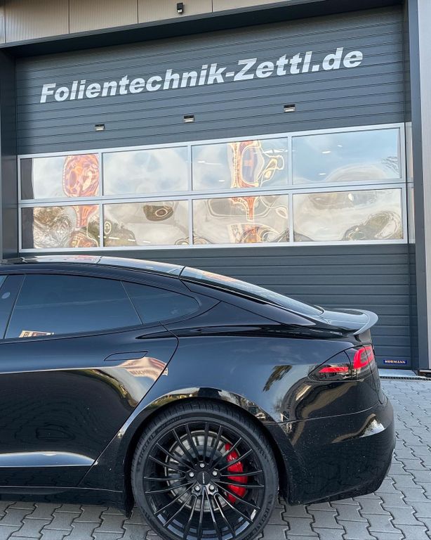 Tesla Model S 2025