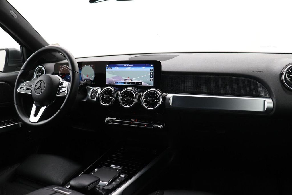 Mercedes-Benz EQB 2023