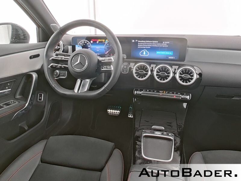 Mercedes-Benz A 220 2025
