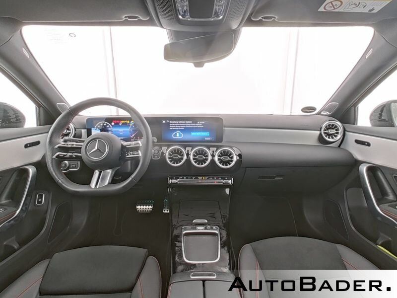 Mercedes-Benz A 220 2025