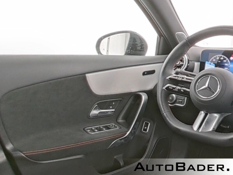 Mercedes-Benz A 220 2025