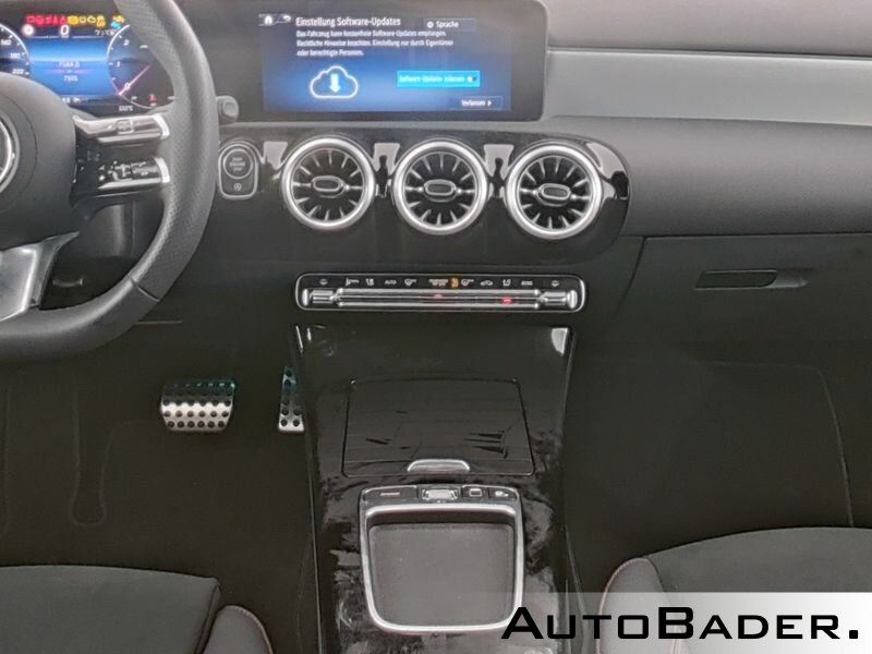 Mercedes-Benz A 220 2025