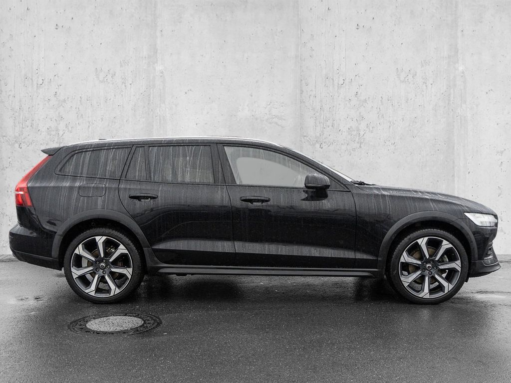 Volvo V60 Cross Country 2024