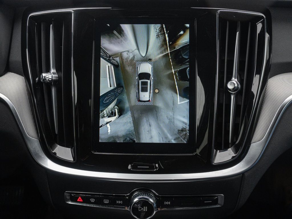 Volvo V60 Cross Country 2024