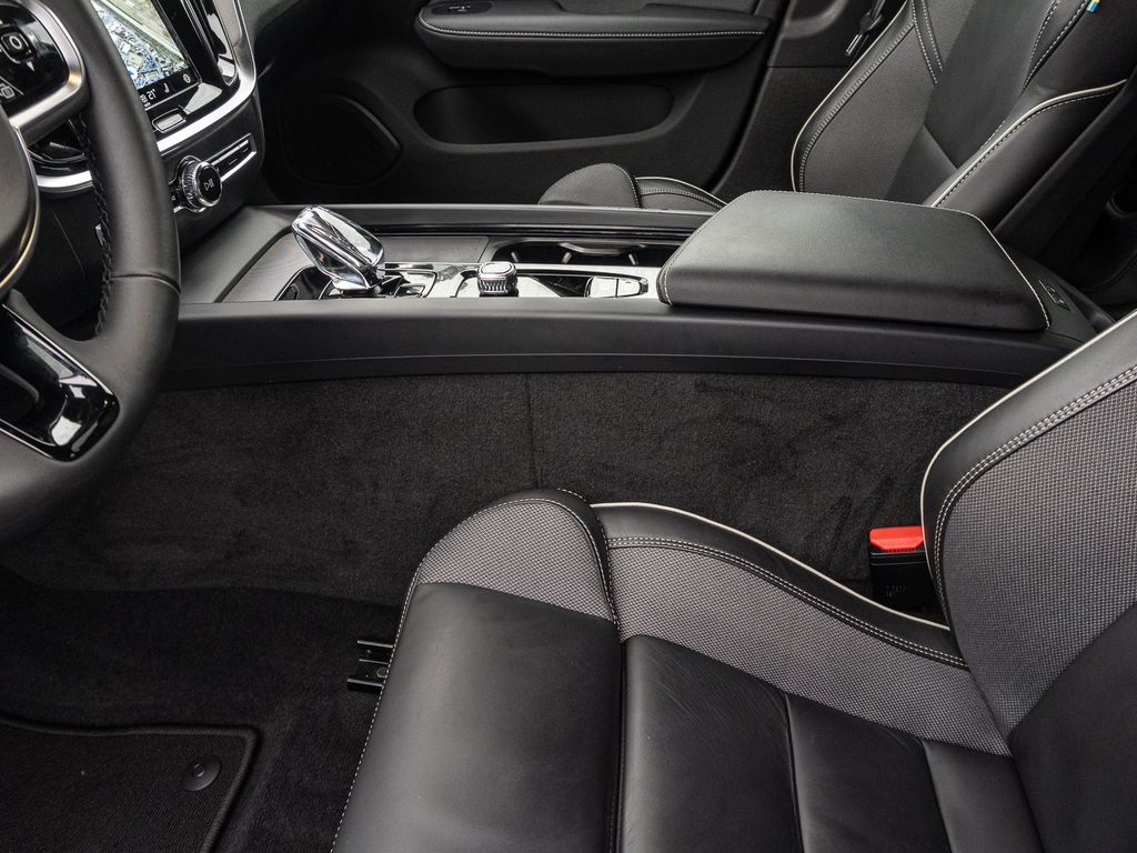 Volvo V60 Cross Country 2024