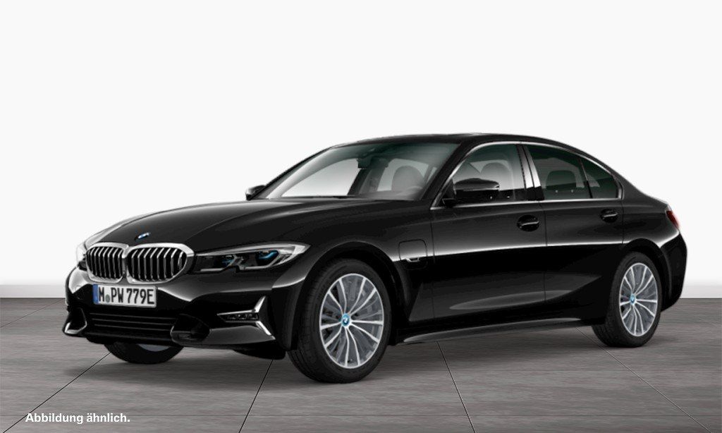 BMW 330 2022