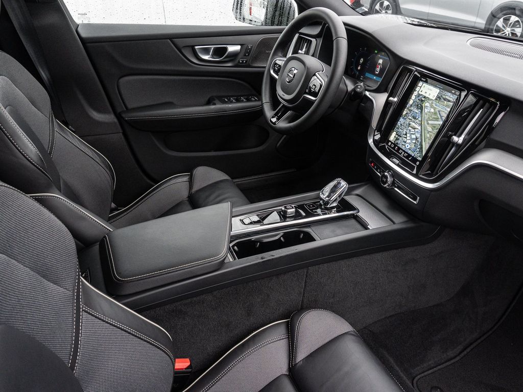 Volvo V60 Cross Country 2024