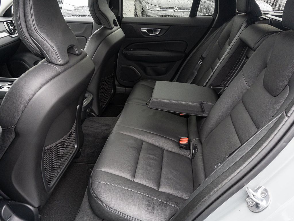 Volvo V60 Cross Country 2023