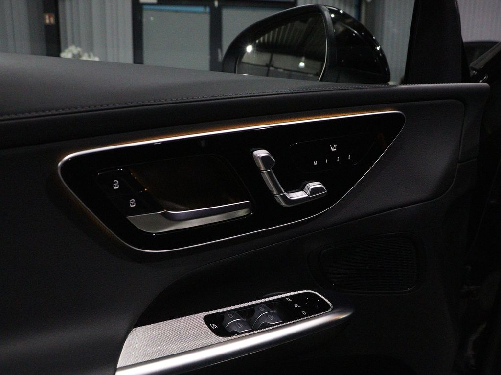 Mercedes-Benz GLC 300 2023