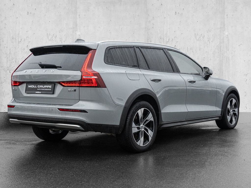 Volvo V60 Cross Country 2023