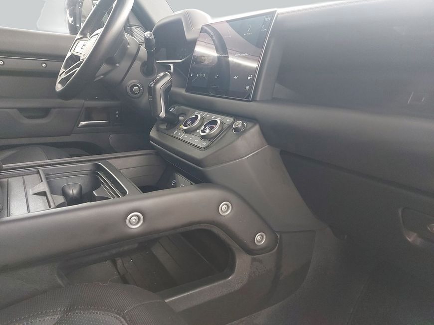Land Rover Defender 2022