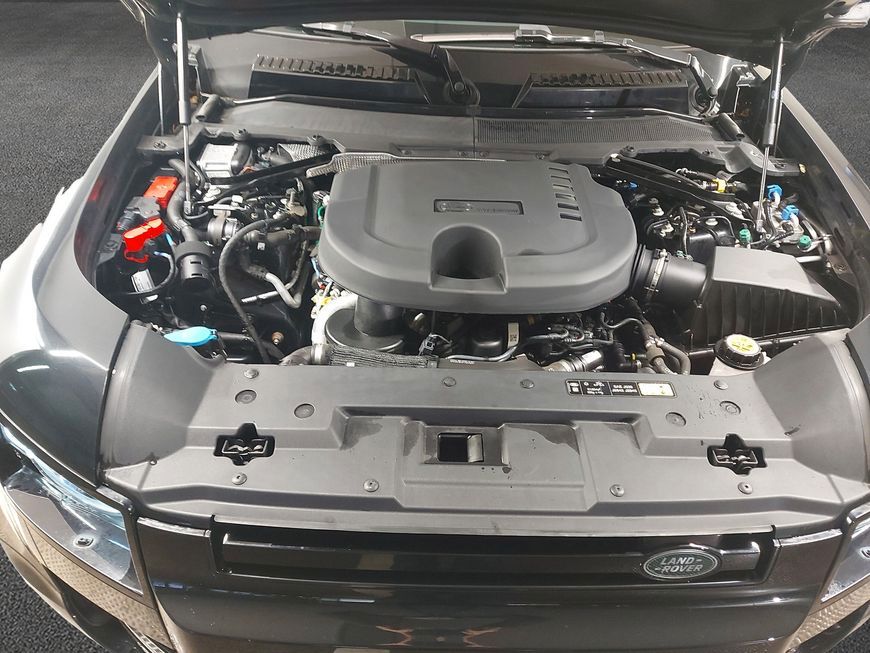 Land Rover Defender 2022