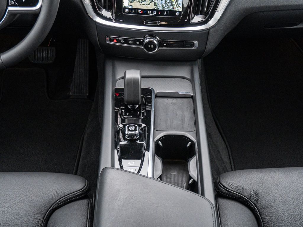 Volvo V60 Cross Country 2023