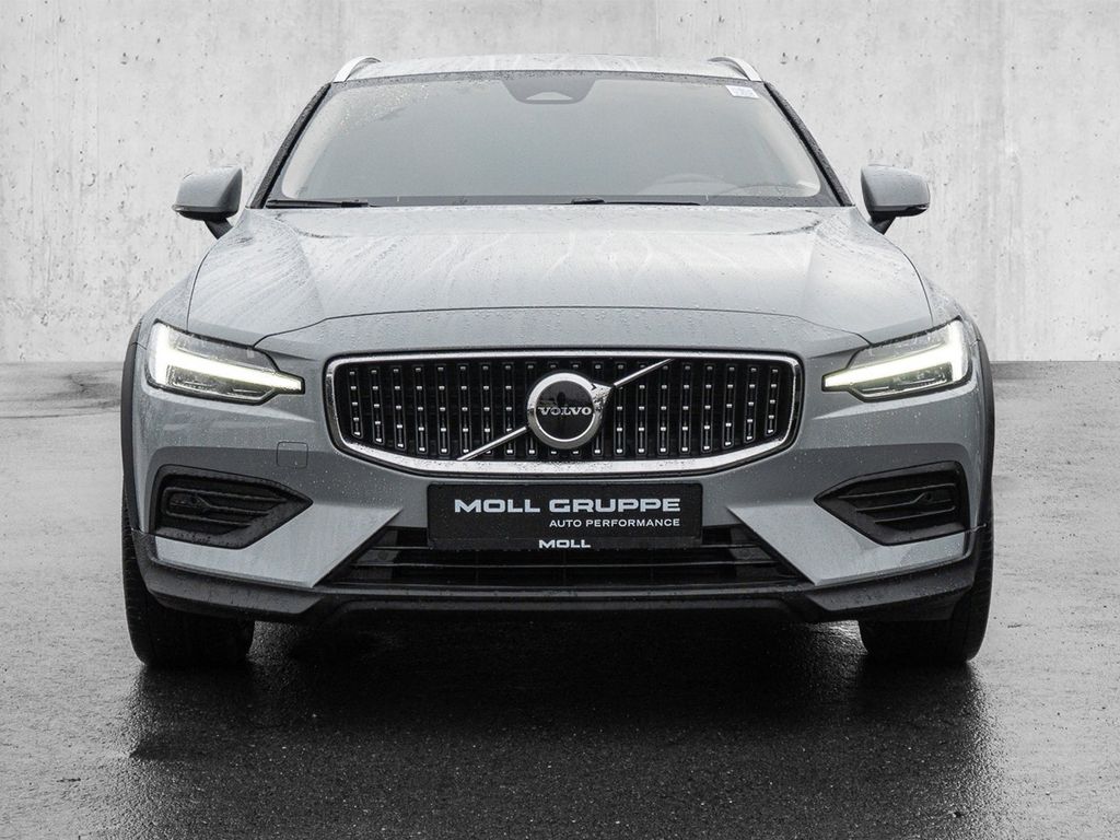 Volvo V60 Cross Country 2023