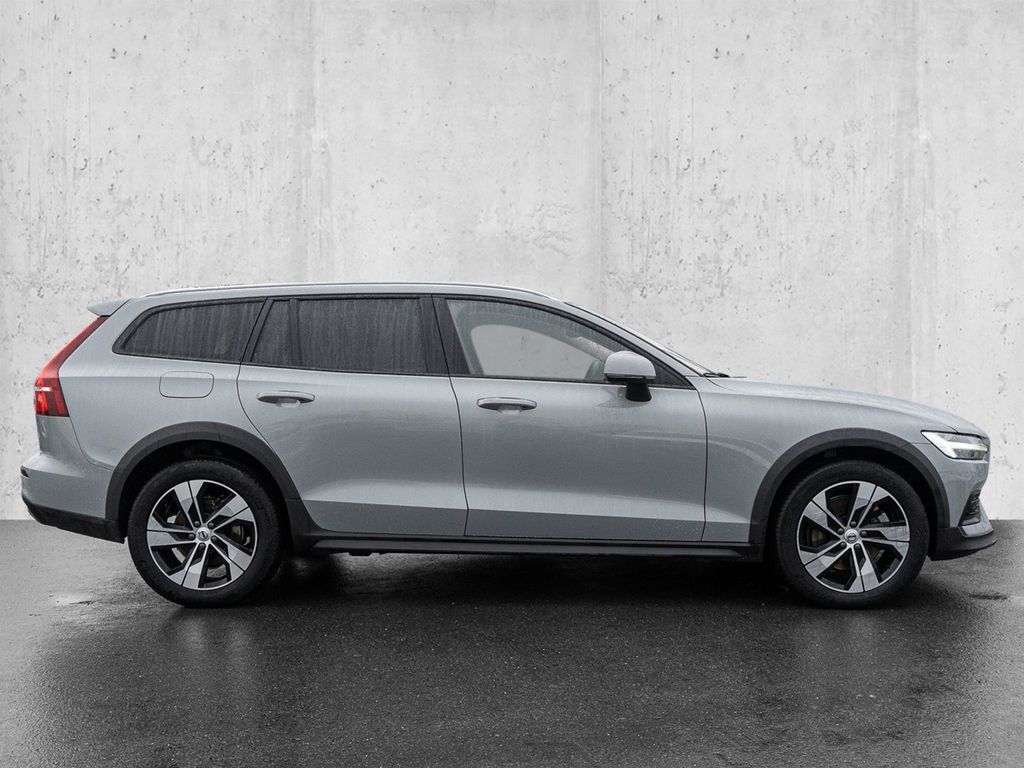 Volvo V60 Cross Country 2023