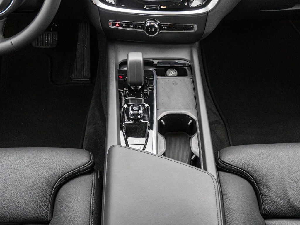 Volvo V60 Cross Country 2023