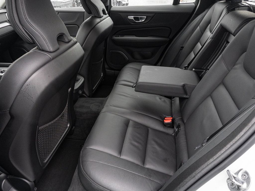 Volvo V60 Cross Country 2023