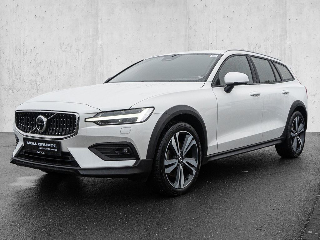 Volvo V60 Cross Country 2023